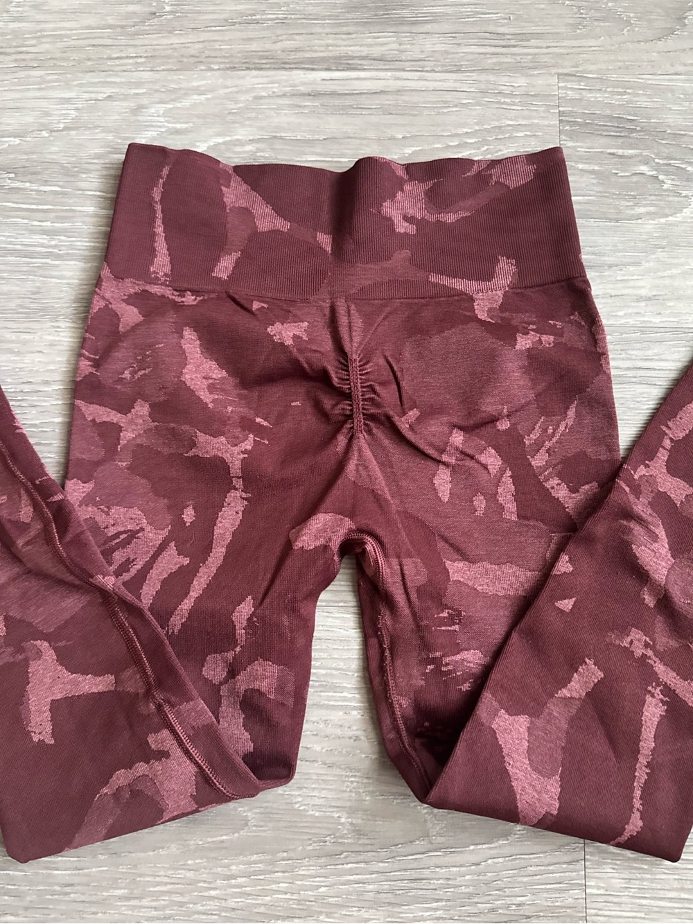 Gymshark Burgundy Camo Seamless High-Waist Leggings - Picture 4 of 4
